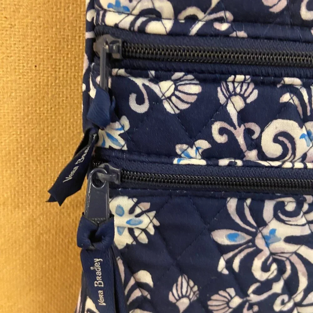 Vera Bradley- Steel Blue Medallion-crossbody bag purse - Picture 9 of 10